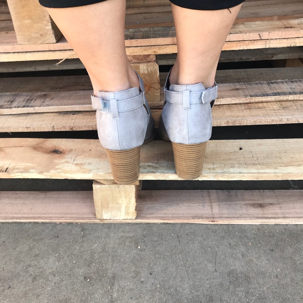 😍Restock ❗️Woven Ankle Bootie Light Grey - Picture 4 of 7